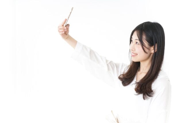 写真と鏡どっちが本当の自分の顔？