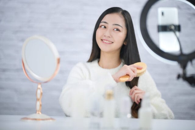 鏡とカメラどっちが正しい自分？