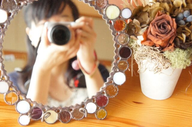 鏡とカメラどっちが正しい自分？