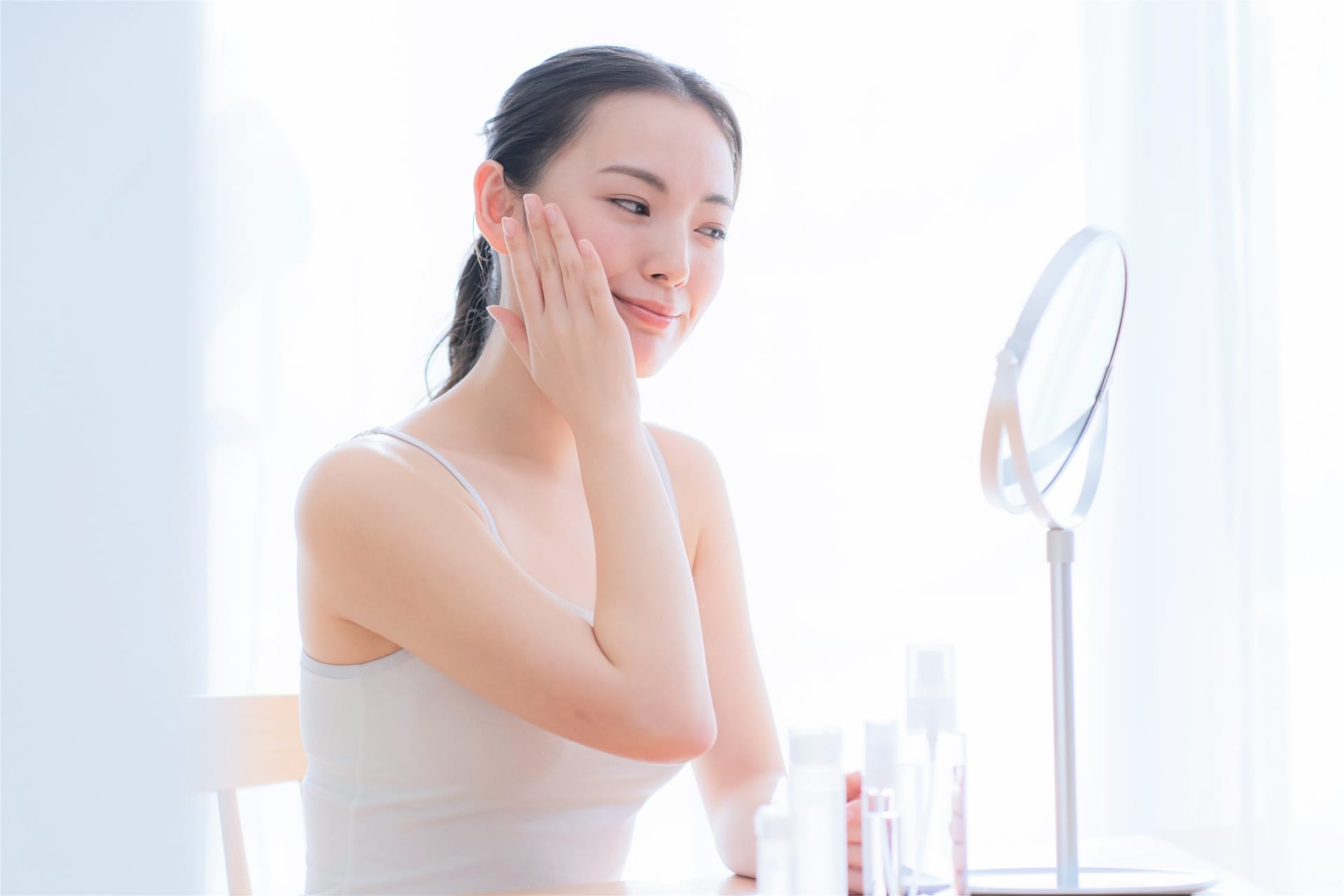 リバーサルミラーは本当の顔を映す？