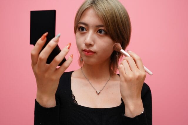 写真と鏡どっちが本当の自分の顔？