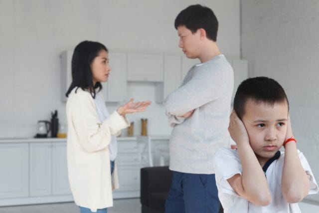 親の喧嘩で涙が出る心理！