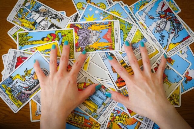 タロット占いはやりすぎるとよくない?